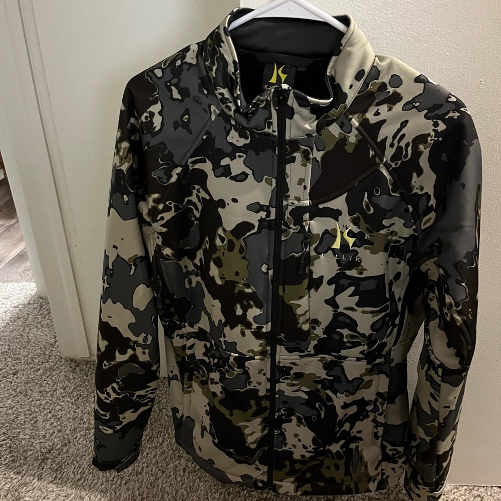 Juniors large Killik camo jacket, worn one time. Wool lining for warmth.